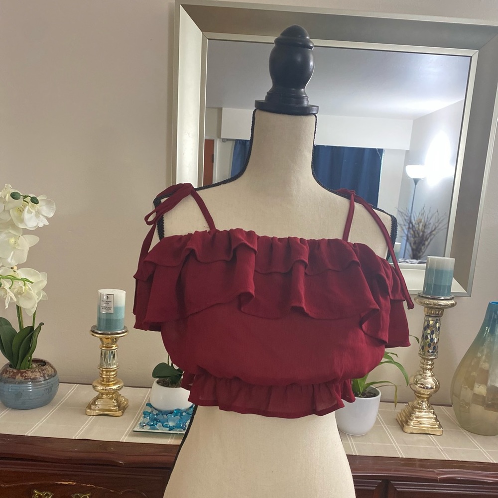 💕☀️Shein Red Tie Shoulder Frill Trim crop top💕☀️